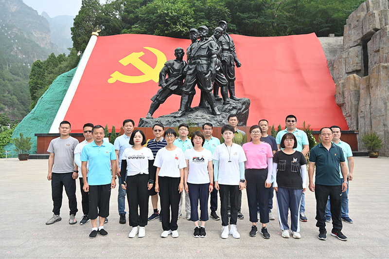 狼牙山党员合影